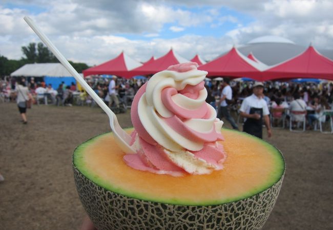 めぼしいものは売り切れていたが、売れ残りの生メロンソフト￥500円はお得だった