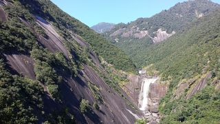 屋久島の有名滝の一つ　千尋滝　