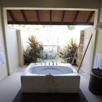 バスルームは半屋外。