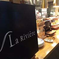 レストラン。オムライスはシェフが作ってくれます。