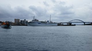 緊迫する海、石垣島。