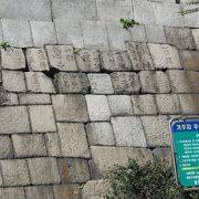 ソウル城郭に寄与した方の石垣