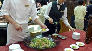 ホテル阪急インターナショナル　カフェレストラン ナイト＆デイのバイキングの夕食