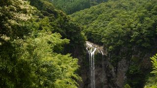 落差65mの隠れた名瀑「福貴野の滝」