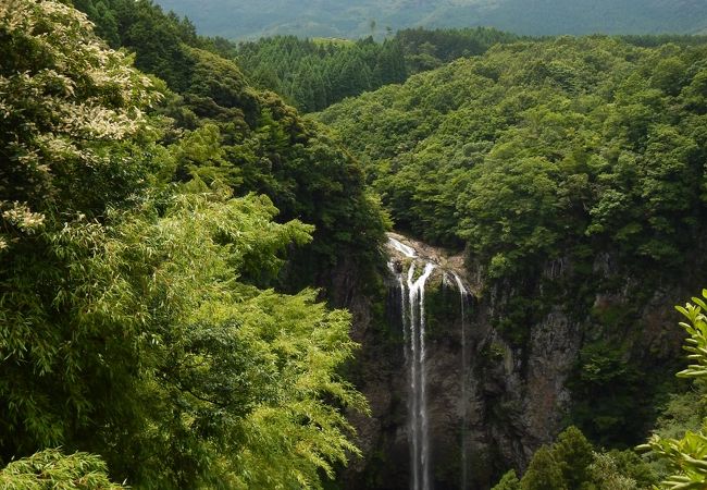 落差65mの隠れた名瀑「福貴野の滝」