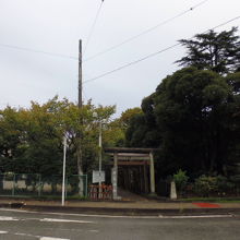 公園脇の神社