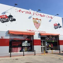 Sevilla FC OUTLET店外観