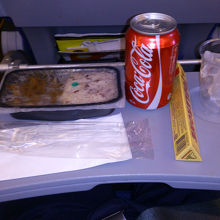 台北→シンガポール間は、赤米にレッドカレー。