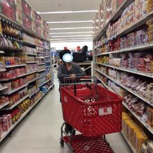 大量の商品群　Kマート店内