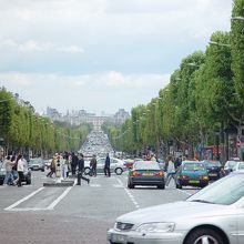 凱旋門から見るシャンゼリゼがいいよね