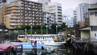 旧東海道の最初の宿場町で、現在も当時の風情を感じることができます