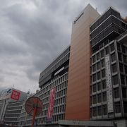 新宿の駅ビル