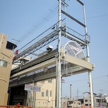 阪急京都線の高架化に伴い大改装中の東淡路商店街