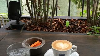 リバーサイドのカフェ ♪