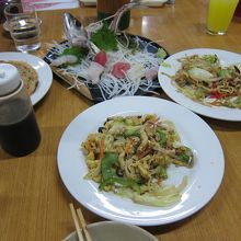 メニュー豊富。お麩のチャンプルーも美味しかった