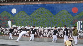 野外ステ−ジで伝統芸