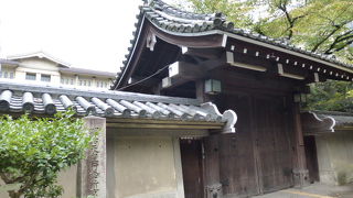 鳥居のある寺院