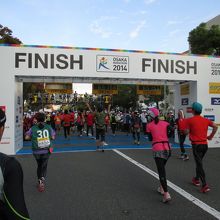 インテックス大阪のフルマラソン　ゴール地点