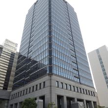 堺東なかしん商店街に隣接する堺市役所