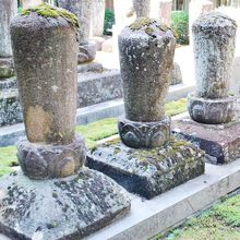 庭園の片隅にある歴代住職の墓