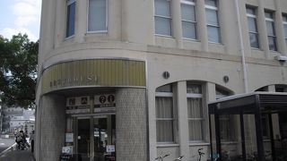 元安橋を渡ってすぐ