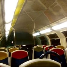 ガラガラのベルサイユ行き２階車両