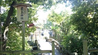 池に浮かぶ綺麗な神社!!