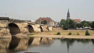 川の向こうに見える旧市街の景色がきれい