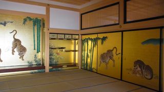 エレベーター付の城