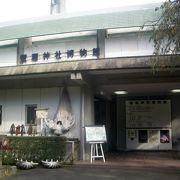 塩釜神社にまつわる物が展示されています。