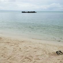 星砂浜から沖を望む。