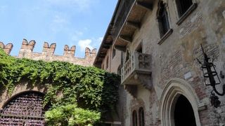 婚礼が行われる場合は閉館となります