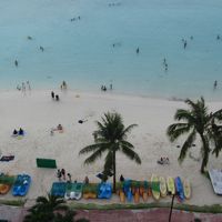 テラスからはビーチを一望できます