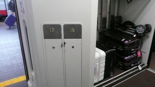 【イタリア】 フレッチャロッサ、荷物置き場は便利！