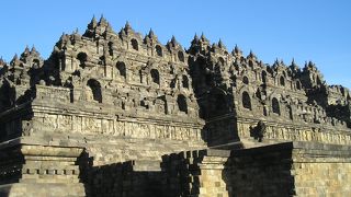 圧倒的な寺院。なるべく朝早く行きましょう。