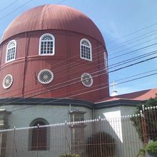 赤いドーム屋根の様子