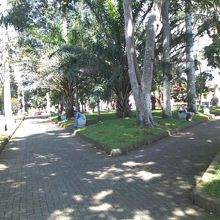 木陰が多くて涼しげな公園です