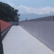 屋上はこんな通路になっていました