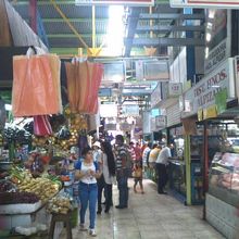 お店が並ぶ内部の様子