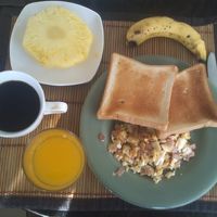 １０USドルの宿の朝食とは思えない程の内容でした！