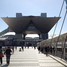 印象的なフォルムの建物