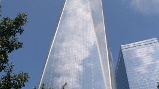 ここは観光地ではありません。尊厳をもって臨んでください。