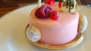 テラス席でケーキが頂ける