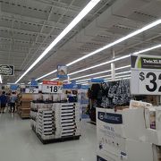 アラモアナセンター近くの大きなアメリカンスーパー Walmart