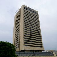 プラハ郊外にある４つ星の高層ホテル