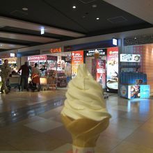 店の前にイスがあるので、ゆっくり食べられました