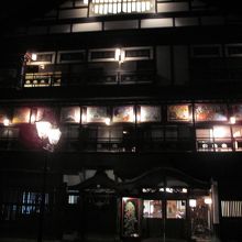 壁絵が見事な温泉宿