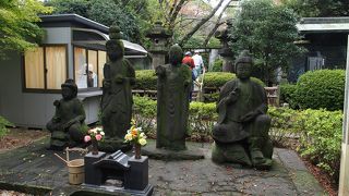 不思議な風情のある菩薩様