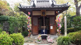 お地蔵様に見守られています