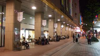 トキハ1階のバス待合所